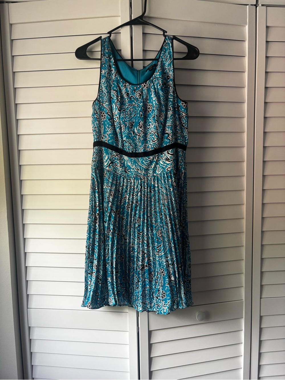 Ann Taylor Teal Paisley Sleeveless Pleated Mini Dress